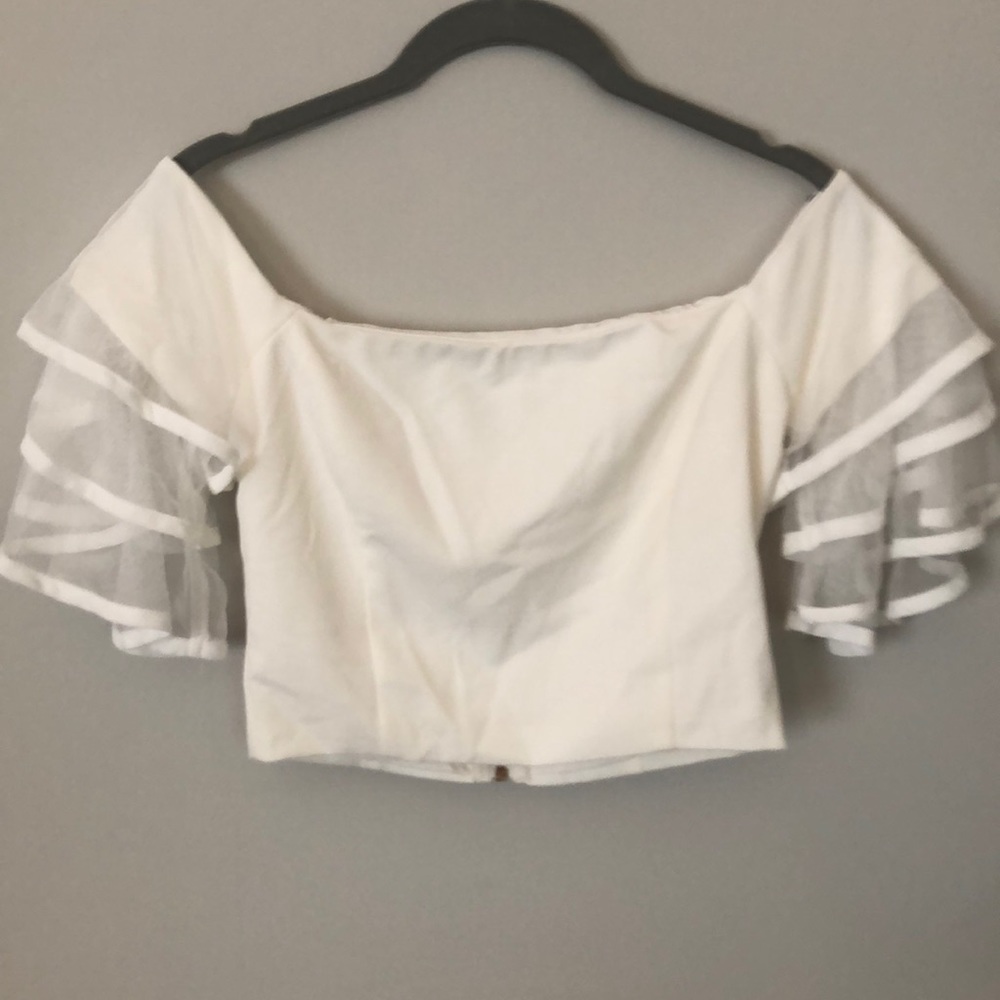 Off the shoulder mesh sleeves crop top